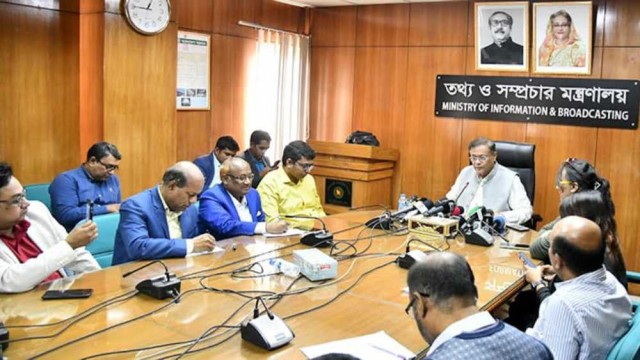 রেললাইন কাটা, গাড়িতে আগুন দিয়ে মানুষ পোড়ানো-এ কোন রাজনীতি : প্রশ্ন তথ্যমন্ত্রীর