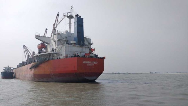 প্রথমবারের মতো পায়রা বন্দরে নোঙ্গর করল ওপিসি ক্লিংকার ও লাইমস্টোনবাহী মাদার ভেসেল