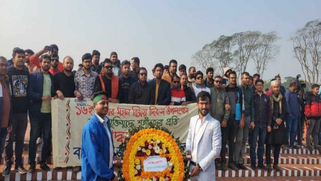 বিজয় দিবসে স্মৃতিসৌধে জাতীয়তাবাদী ছাত্রদলের শ্রদ্ধাঞ্জলি