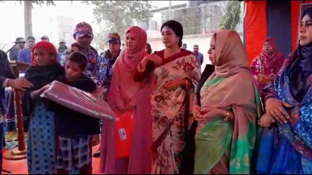 মোংলায় কোস্টগার্ডের শীতবস্ত্র ও বিভিন্ন উপকরন বিতরণ