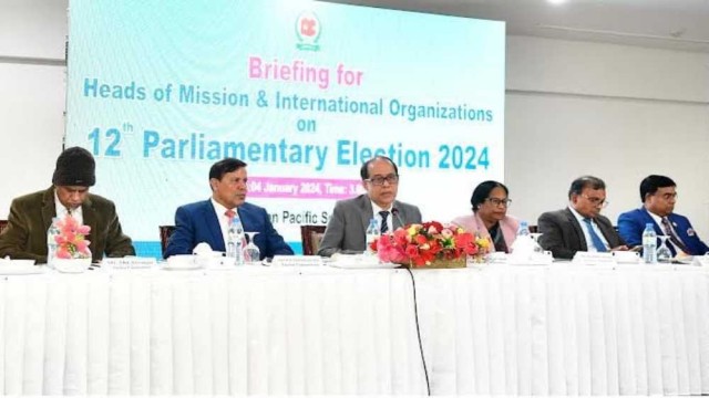 বিদেশি কূটনীতিকরা অবাধ, সুষ্ঠু, নিরপেক্ষ এবং শান্তিপূর্ণ নির্বাচন দেখতে চায় : সিইসি