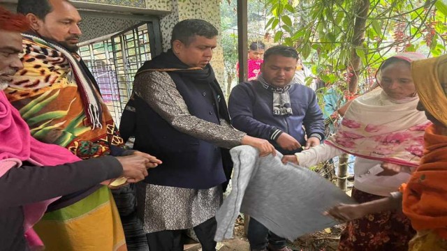 নালিতাবাড়ীতে শীতার্তদের মাঝে কম্বল বিতরণ