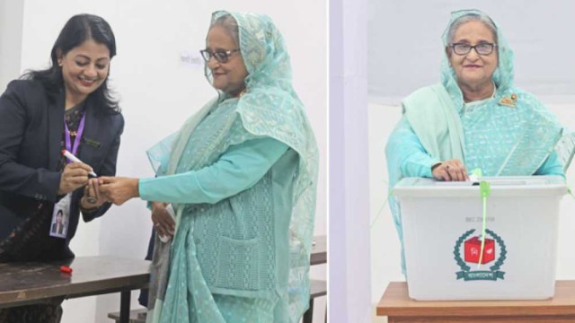 ঢাকা সিটি কলেজ কেন্দ্রে ভোট দিলেন শেখ হাসিনা