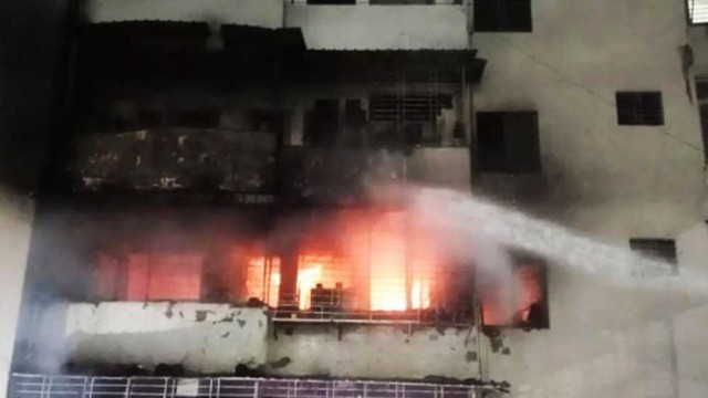 রাজধানীর উত্তরায় আবাসিক ভবনে আগুন