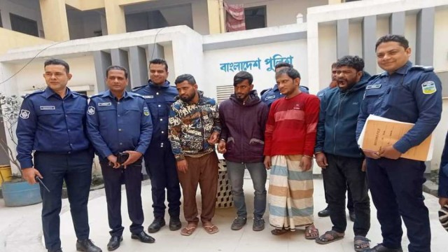 ময়মনসিংহে স্বর্ণালংকারসহ আন্তঃজেলা চোরচক্রের ৪ সদস্য গ্রেফতার