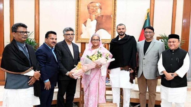 জাতীয় সংসদের নবনিযুক্ত হুইপদের প্রধানমন্ত্রীর সঙ্গে সাক্ষাৎ