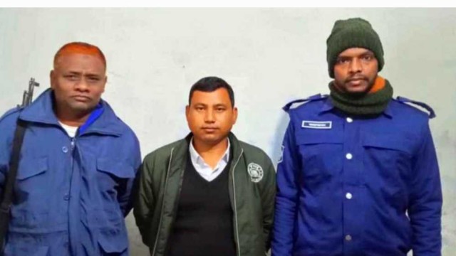 প্রাথমিকের মৌখিক পরীক্ষায় এসে ধরা পড়লেন পীরগঞ্জের মনোরঞ্জন