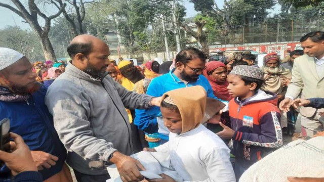 কুড়িগ্রামে শীতার্তদের মাঝে শীতবস্ত্র বিতরণ