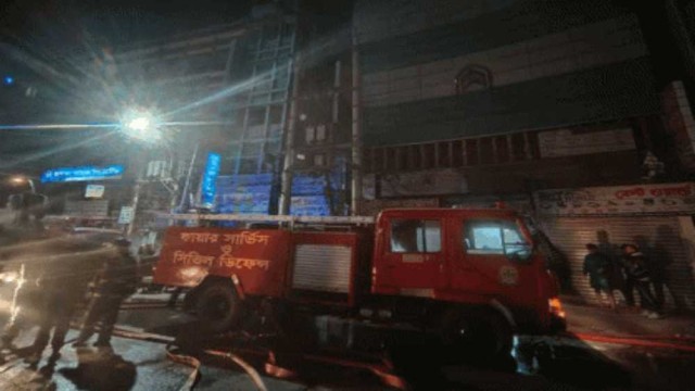 রাজধানীর নবাবপুরে আগুন