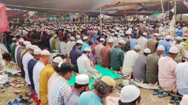 আমবয়ানের মধ্য দিয়ে বিশ্ব ইজতেমা শুরু, মুসল্লির ঢল
