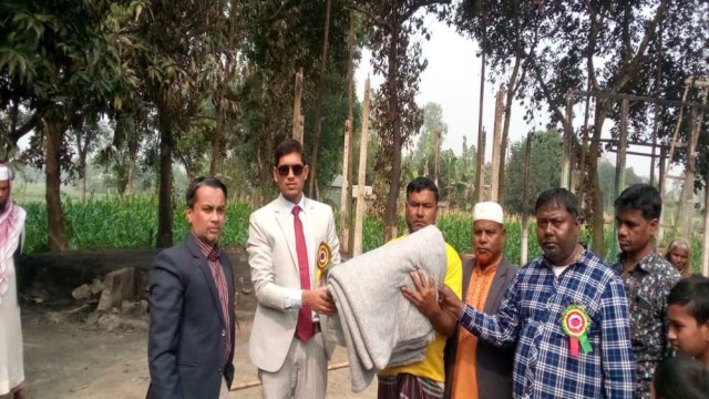 ইসলামপুরে বসতঘর আগুনে পুড়ে ছাই,  ক্ষতিগ্রস্ত পরিবারের পাশে ইউএনও