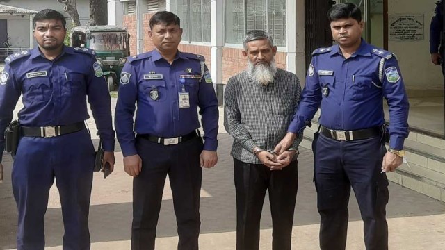 ফুলবাড়িয়ায় জঙ্গি সংগঠনের পলাতক আসামি গ্রেফতার