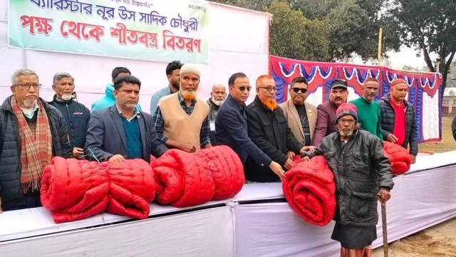 ঠাকুরগাঁওয়ে শীতার্তদের পাশে ব্যরিস্টার নূর উস সাদিক চৌধুরী