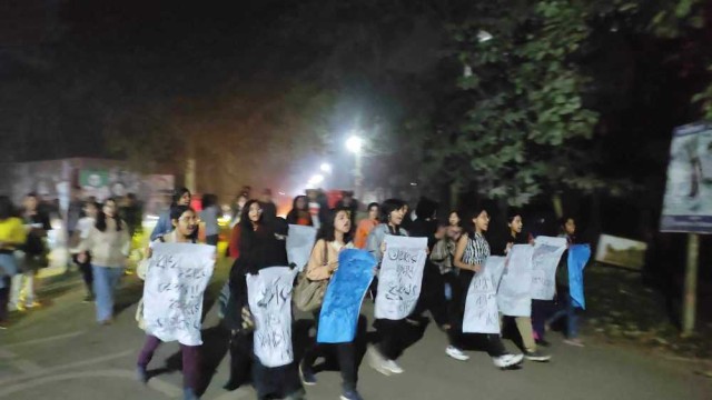 ৪ দফা দাবিতে জাবি শিক্ষার্থীদের ধর্ষণ বিরোধী বিক্ষোভ মিছিল