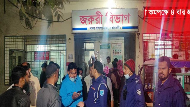 নরসিংদীতে মাদক ব্যবসায়ী ধরতে র্যাবের অভিযান, দূর্বৃত্তদের হামলায় আহত ১