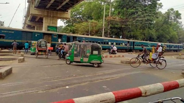 মগবাজারে ট্রেনের ধাক্কায় নারীর মৃত্যু