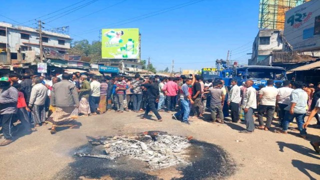 পুলিশের রেকার গাড়ির চাপায় রিকশাচালক নিহত, প্রতিবাদে মহাসড়ক অবরোধ