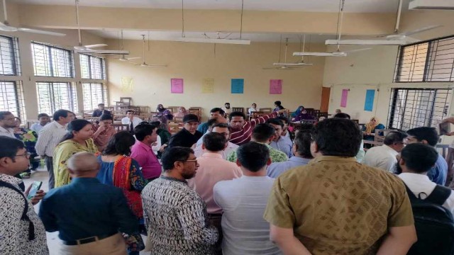 কুবির শিক্ষক নিয়োগের লিখিত পরীক্ষায় বাধা শিক্ষক সমিতির, পরীক্ষা স্থগিত